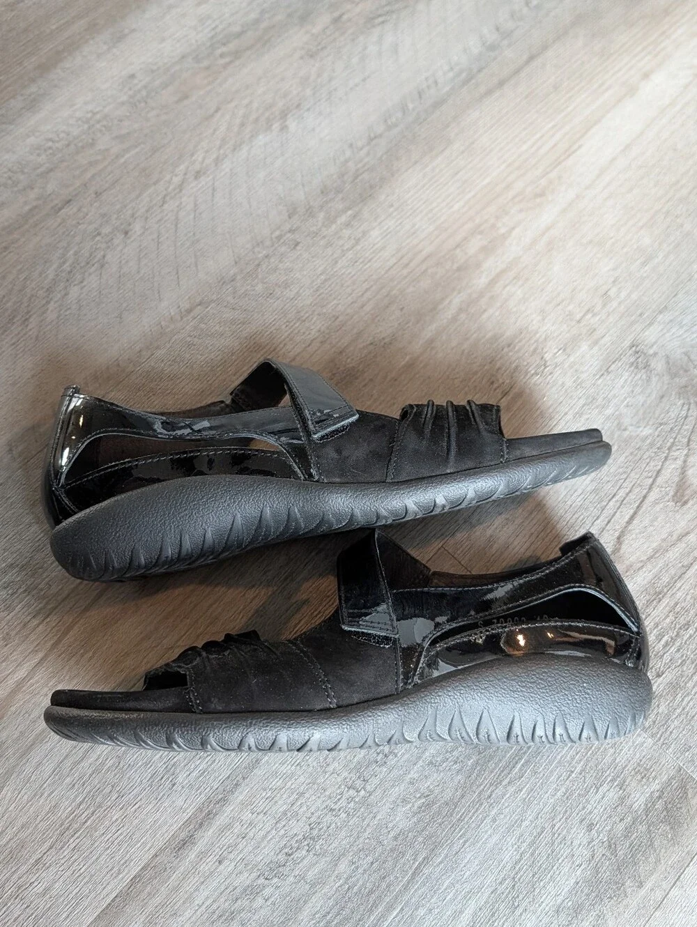 $190 NAOT papaki open toe shoes 9 40